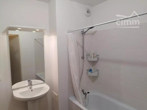 A vendre Appartement lumineux au dernier étage dans une résidence récente en centre ville de Rosny sur Seine
