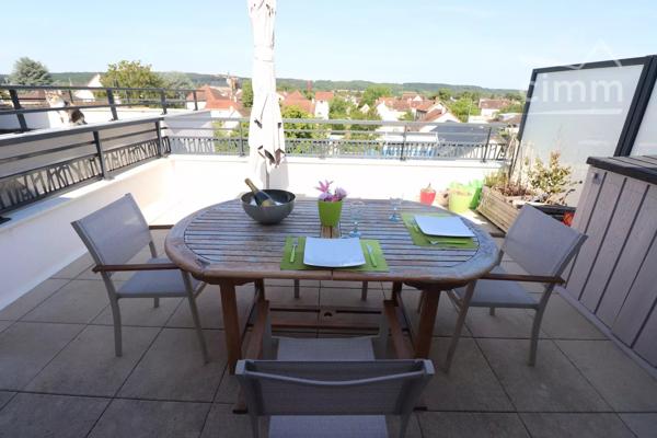 A vendre Appartement lumineux au dernier étage dans une résidence récente en centre ville de Rosny sur Seine