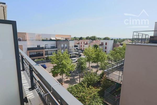 A vendre Appartement lumineux au dernier étage dans une résidence récente en centre ville de Rosny sur Seine