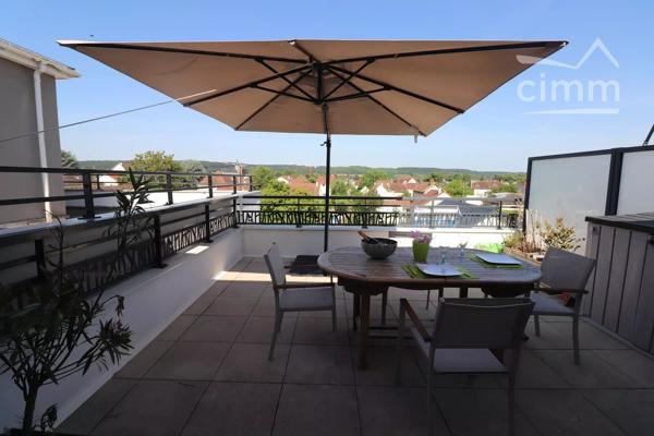 A vendre Appartement lumineux au dernier étage dans une résidence récente en centre ville de Rosny sur Seine