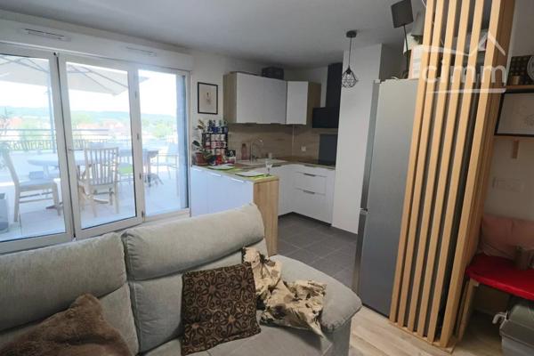 A vendre Appartement lumineux au dernier étage dans une résidence récente en centre ville de Rosny sur Seine