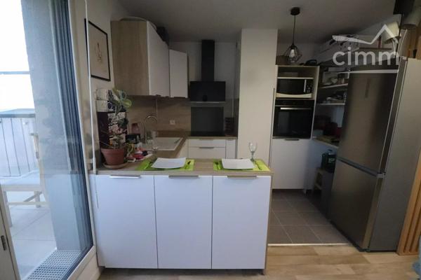 A vendre Appartement lumineux au dernier étage dans une résidence récente en centre ville de Rosny sur Seine