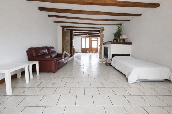 Maison ancienne 1820 – 238 m² – Terrain 3 500 m² – Dépendance