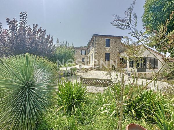 Demeure de prestige en pierre entièrement rénovée 500m2 Vue exceptionnelle Gîte & dépendances Piscine Gers