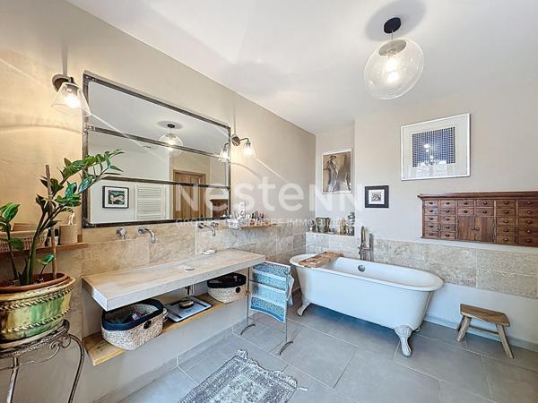 Demeure de prestige en pierre entièrement rénovée 500m2 Vue exceptionnelle Gîte & dépendances Piscine Gers