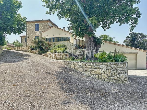 Demeure de prestige en pierre entièrement rénovée 500m2 Vue exceptionnelle Gîte & dépendances Piscine Gers