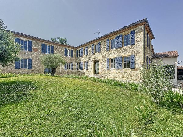 Demeure de prestige en pierre entièrement rénovée 500m2 Vue exceptionnelle Gîte & dépendances Piscine Gers