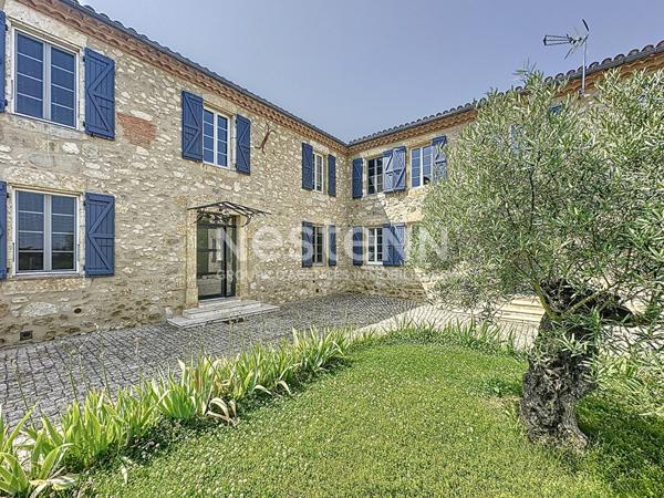 Demeure de prestige en pierre entièrement rénovée 500m2 Vue exceptionnelle Gîte & dépendances Piscine Gers