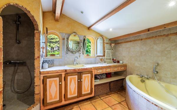 Maison à vendre    5 pièces • 165 m2 La Gaude