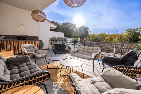 Villa contemporaine suspendue en lisière de forêt