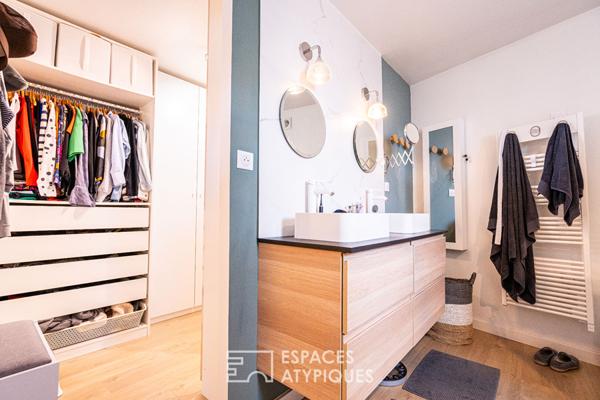 Villa contemporaine suspendue en lisière de forêt