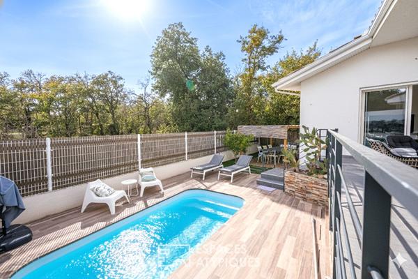 Villa contemporaine suspendue en lisière de forêt