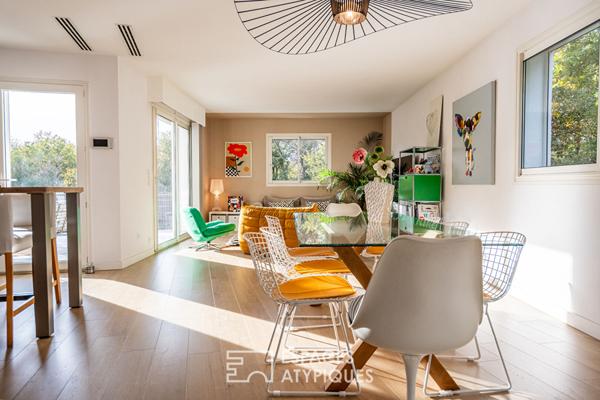 Villa contemporaine suspendue en lisière de forêt