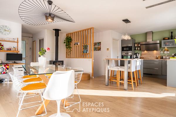 Villa contemporaine suspendue en lisière de forêt