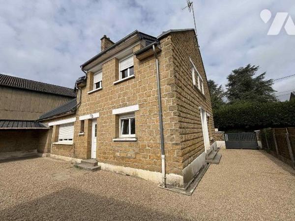 Nouveau mandat, maison de village  située sur la commune de LE CHESNE comprenant:

- au rez-d...