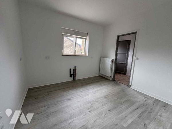 Nouveau mandat, maison de village  située sur la commune de LE CHESNE comprenant:

- au rez-d...