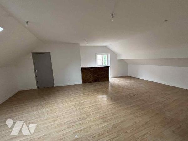 Nouveau mandat, maison de village  située sur la commune de LE CHESNE comprenant:

- au rez-d...