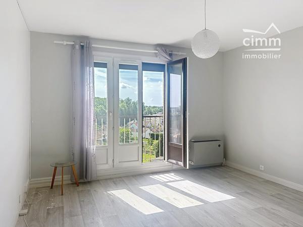 Appartement T2 de 47,87 M² au 6ème étage avec ascenseur à Vendre à Montargis et proche de toutes commodités offrant :