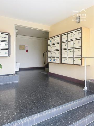Appartement T2 de 47,87 M² au 6ème étage avec ascenseur à Vendre à Montargis et proche de toutes commodités offrant :