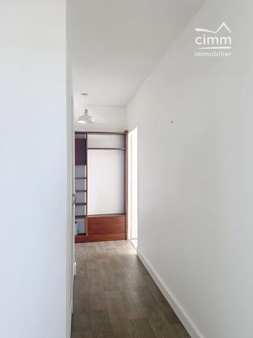 Appartement T2 de 47,87 M² au 6ème étage avec ascenseur à Vendre à Montargis et proche de toutes commodités offrant :