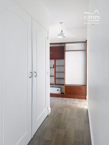 Appartement T2 de 47,87 M² au 6ème étage avec ascenseur à Vendre à Montargis et proche de toutes commodités offrant :