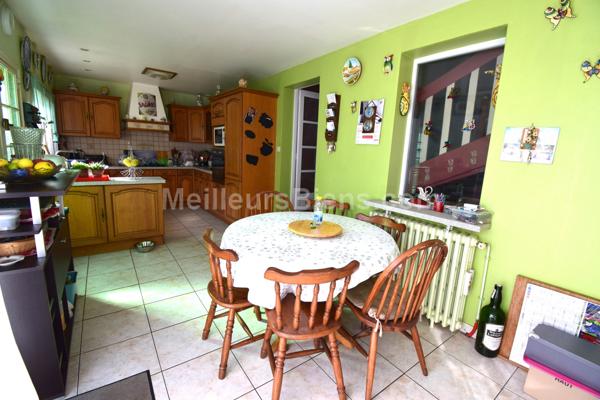 LAVAL - Maison de ville 4 chambres avec garage et terrain d'environ 700m2