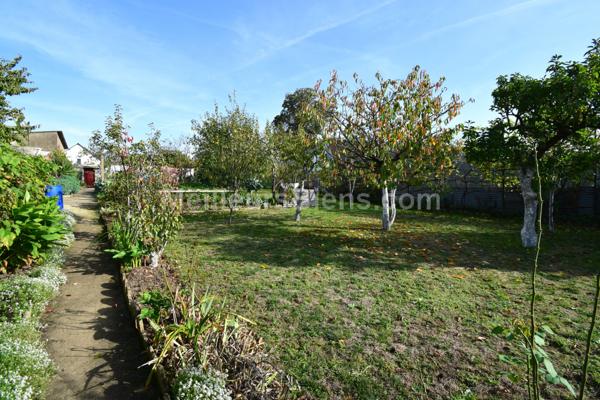 LAVAL - Maison de ville 4 chambres avec garage et terrain d'environ 700m2