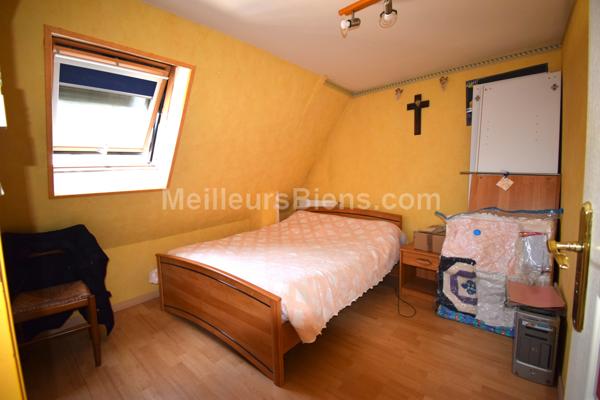 LAVAL - Maison de ville 4 chambres avec garage et terrain d'environ 700m2