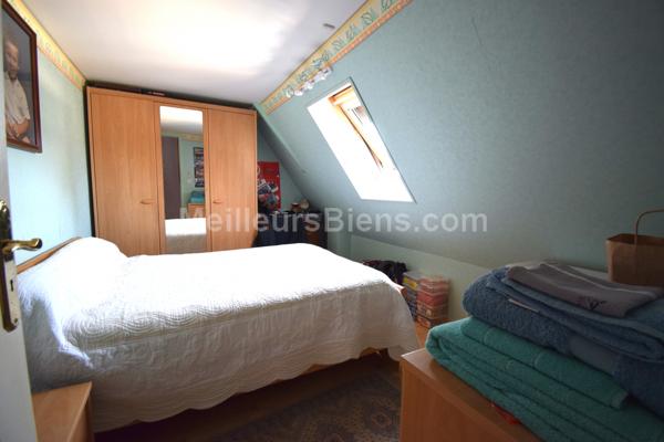 LAVAL - Maison de ville 4 chambres avec garage et terrain d'environ 700m2