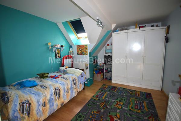 LAVAL - Maison de ville 4 chambres avec garage et terrain d'environ 700m2