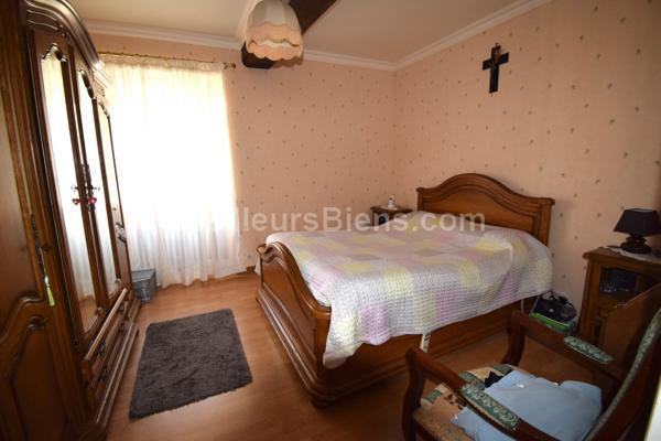 LAVAL - Maison de ville 4 chambres avec garage et terrain d'environ 700m2