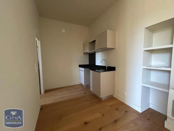 Appartement à louer 2 pièces 46.6m² Dole (39100)