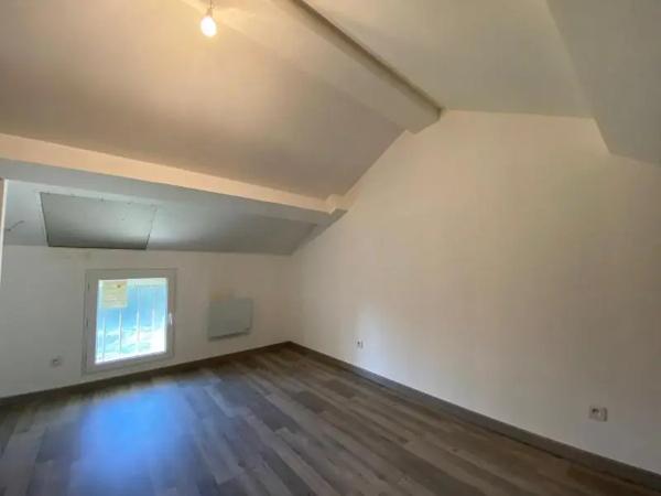 Maison à louer 4 pièces 73.48m² Port-Saint-Louis-du-Rhône (13230)
