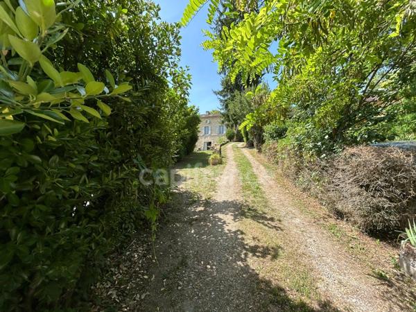 Maison à vendre 17 pièces SAINT CYPRIEN (24) environ 7446m² de terrain