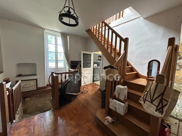 Maison à vendre 17 pièces SAINT CYPRIEN (24) environ 7446m² de terrain