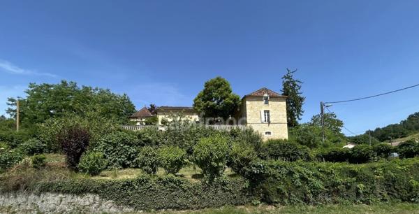 Maison à vendre 17 pièces SAINT CYPRIEN (24) environ 7446m² de terrain