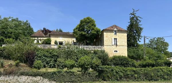 Maison à vendre 17 pièces SAINT CYPRIEN (24) environ 7446m² de terrain