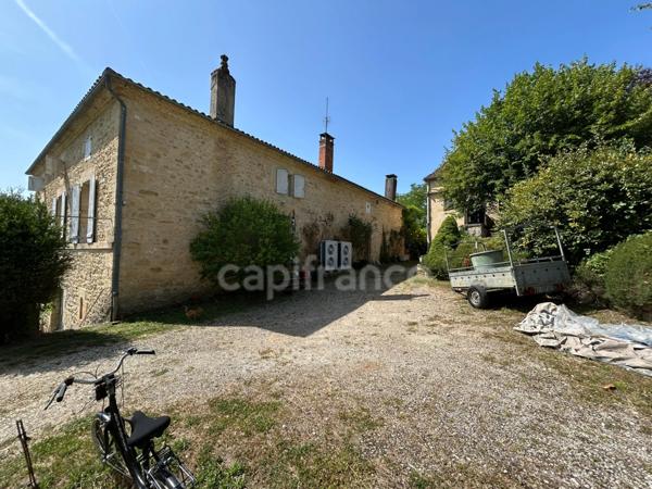 Maison à vendre 17 pièces SAINT CYPRIEN (24) environ 7446m² de terrain