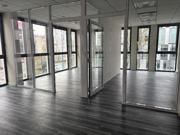 A LOUER Bureaux 2ème étage immeuble récent CHATEAUCREUX quartier gare