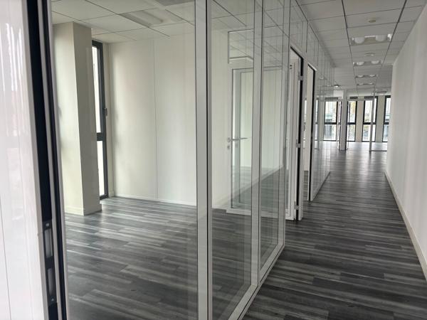 A LOUER Bureaux 2ème étage immeuble récent CHATEAUCREUX quartier gare