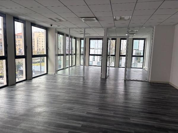 A LOUER Bureaux 2ème étage immeuble récent CHATEAUCREUX quartier gare