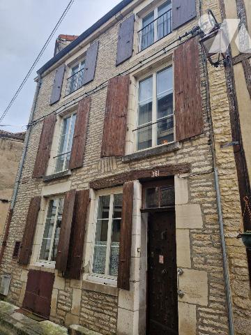A vendre à Bar-sur-Aube, à proximité de l'église fraichement rénovée de Saint Maclou, à quelque...