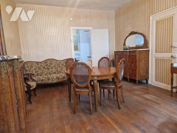 A vendre à Bar-sur-Aube, à proximité de l'église fraichement rénovée de Saint Maclou, à quelque...