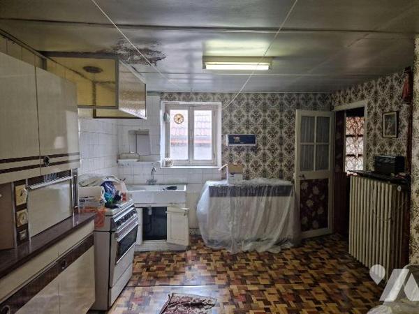 A vendre à Bar-sur-Aube, à proximité de l'église fraichement rénovée de Saint Maclou, à quelque...