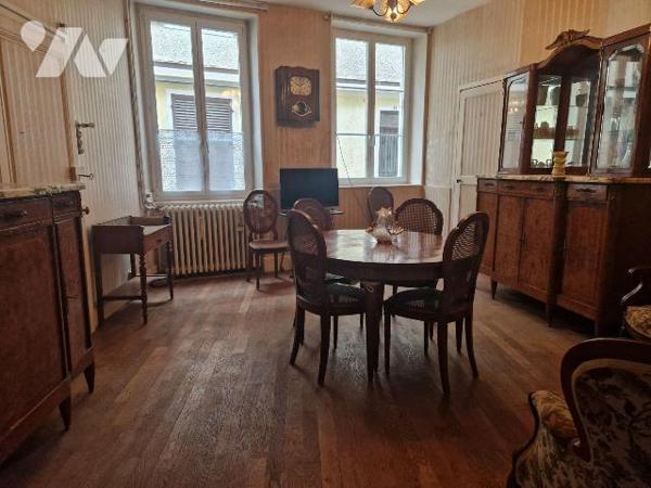 A vendre à Bar-sur-Aube, à proximité de l'église fraichement rénovée de Saint Maclou, à quelque...