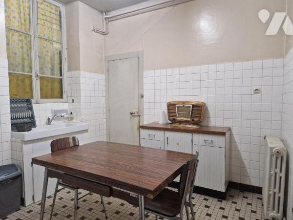 A vendre à Bar-sur-Aube, à proximité de l'église fraichement rénovée de Saint Maclou, à quelque...