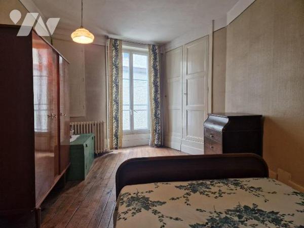 A vendre à Bar-sur-Aube, à proximité de l'église fraichement rénovée de Saint Maclou, à quelque...