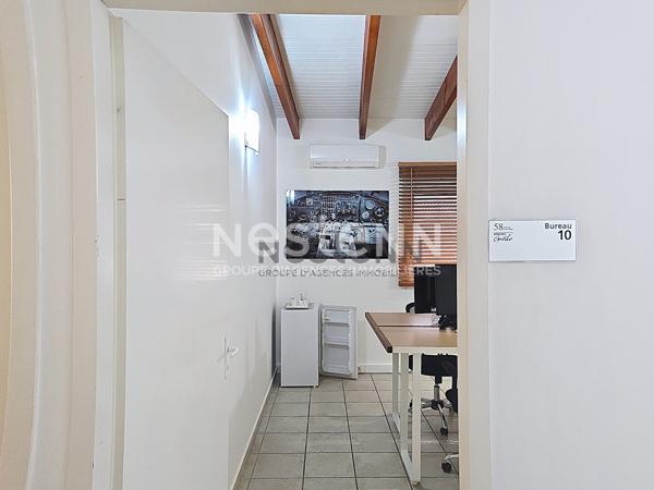 À  LOUER DEUX BUREAUX MEUBLES DE 18.6 M² CHACUN À POINTE-A-PITRE