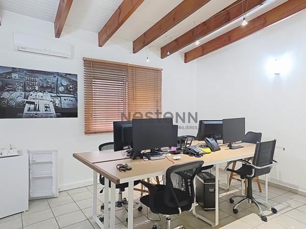 À  LOUER DEUX BUREAUX MEUBLES DE 18.6 M² CHACUN À POINTE-A-PITRE