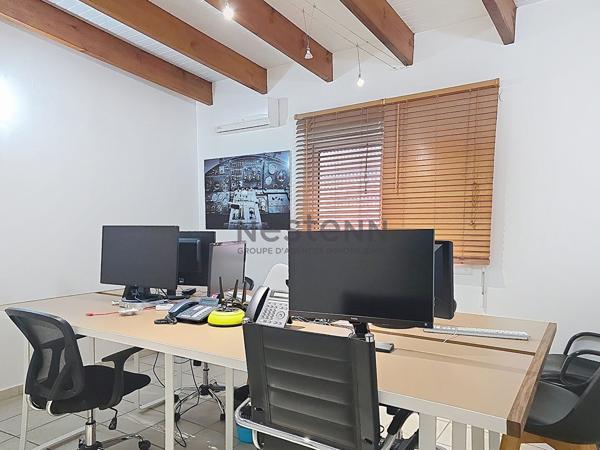À  LOUER DEUX BUREAUX MEUBLES DE 18.6 M² CHACUN À POINTE-A-PITRE
